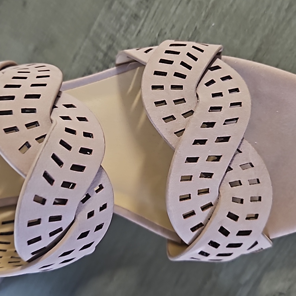 Shoes - Picture 6 of 7